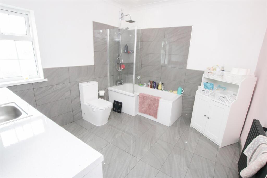 HOUSE BATHROOM