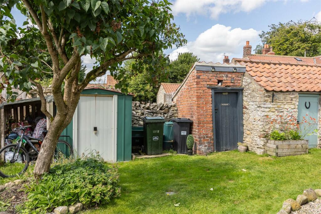 Kays Cottage External-9.jpg