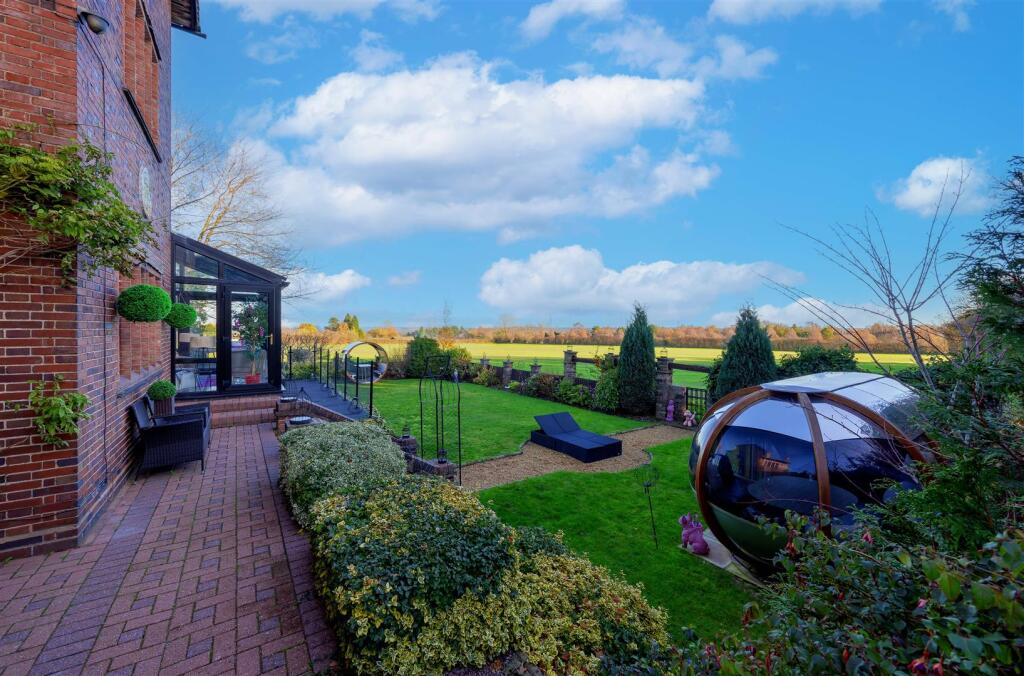 Rear Garden 1.1 SAPL3786-20251125-DxO_DeepPRIME XD