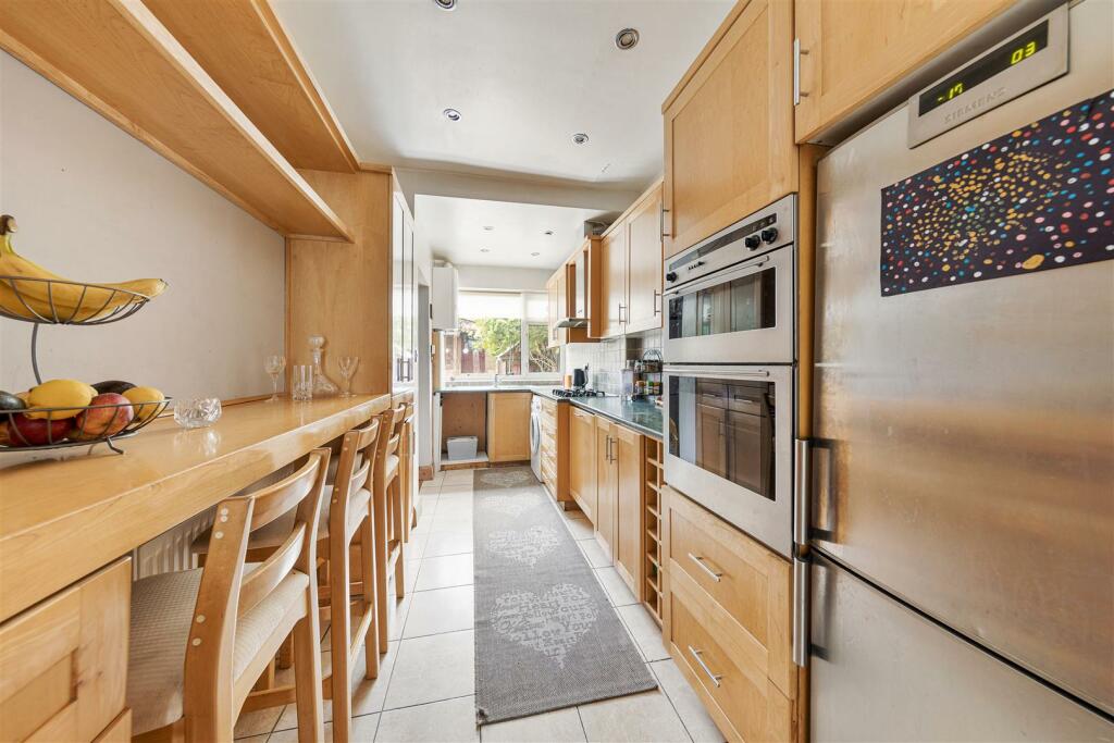Larkshall Road