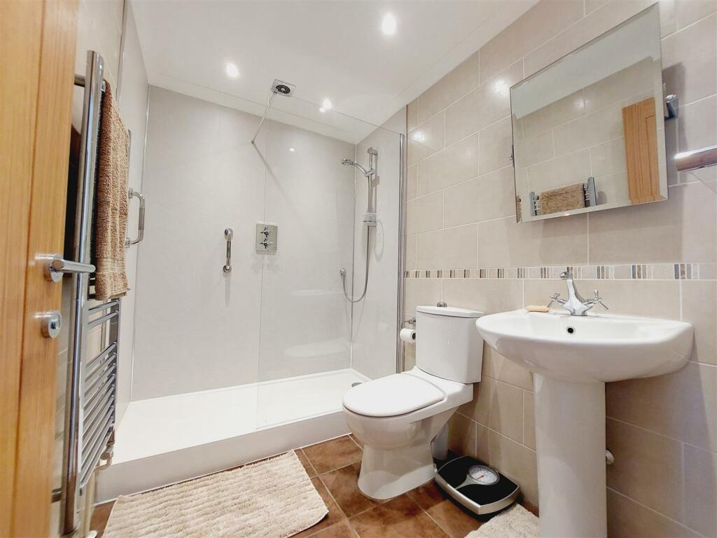 Shower/WC