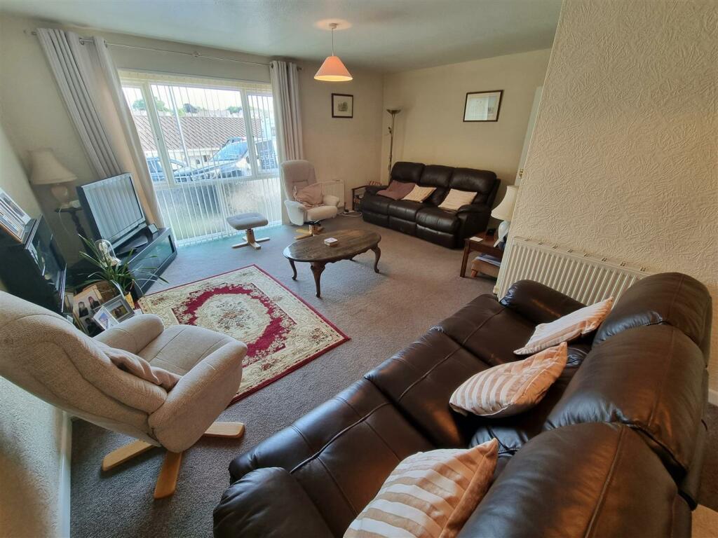 Sitting room 1.jpg