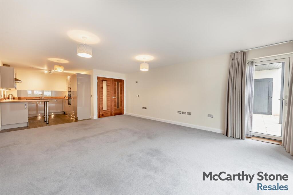 Open Plan Living Room/Kitchen