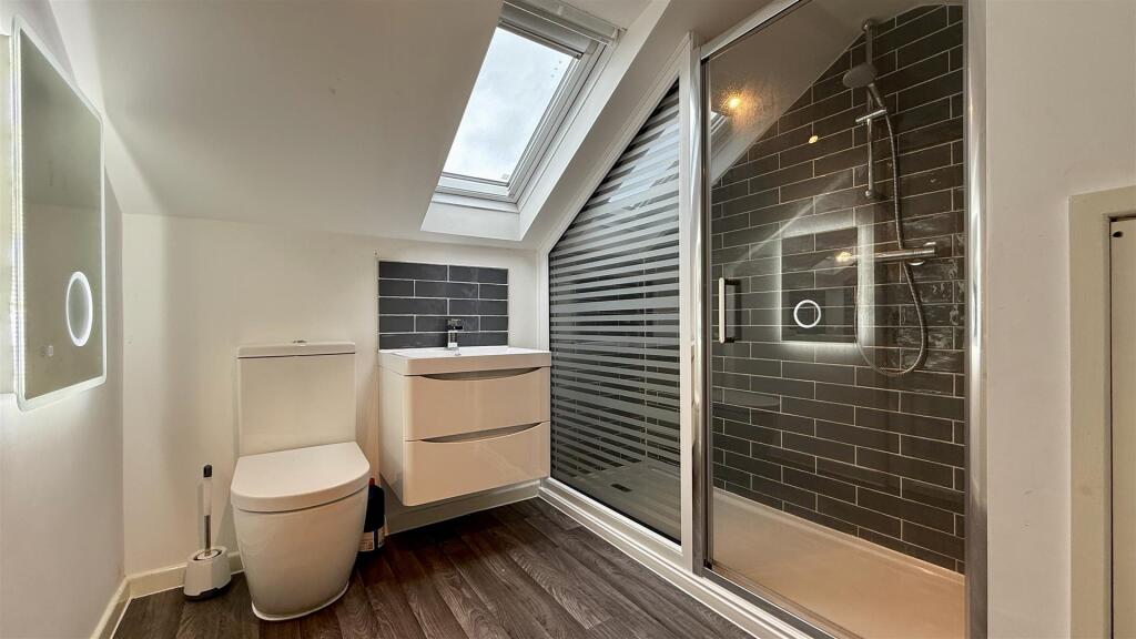 bed 3 ensuite