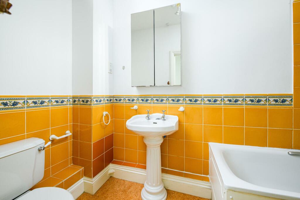 Bathroom.jpg