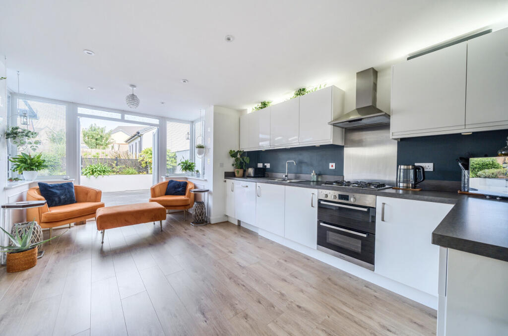 1343017-4-68b56a9...