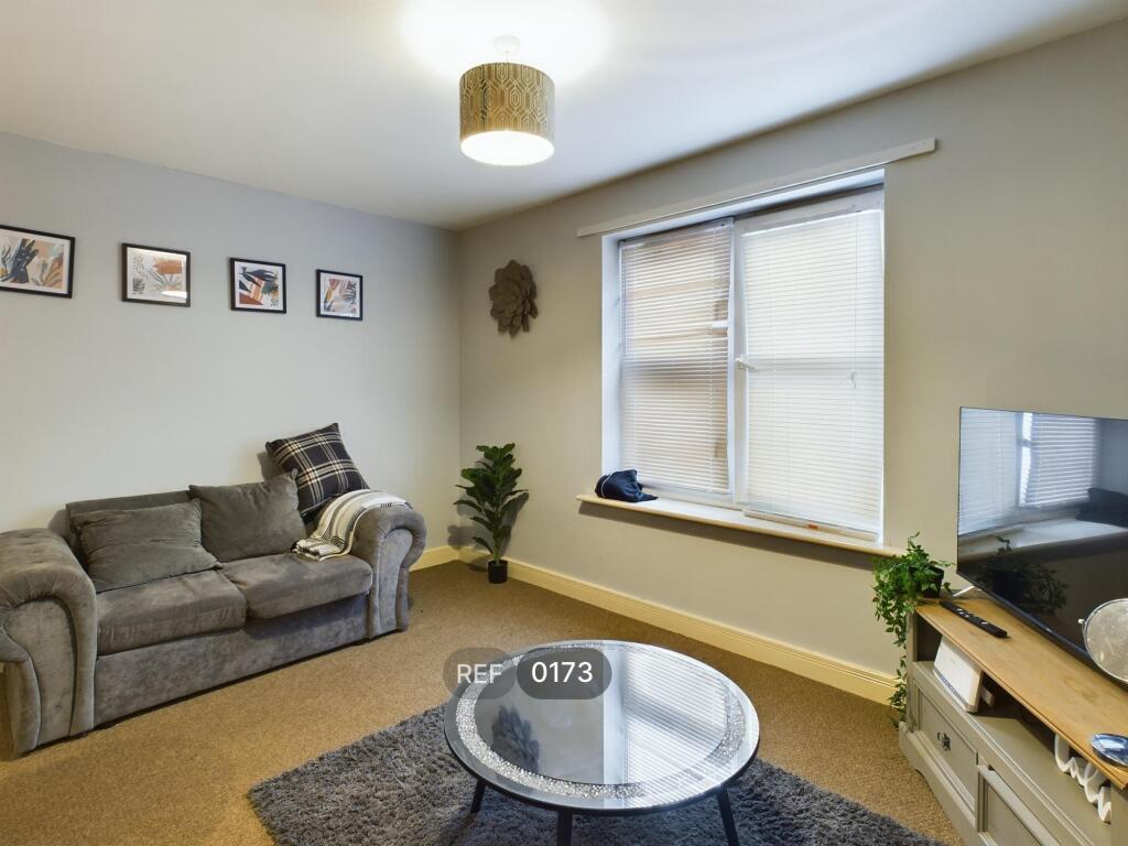 Kitchen &amp; Living area