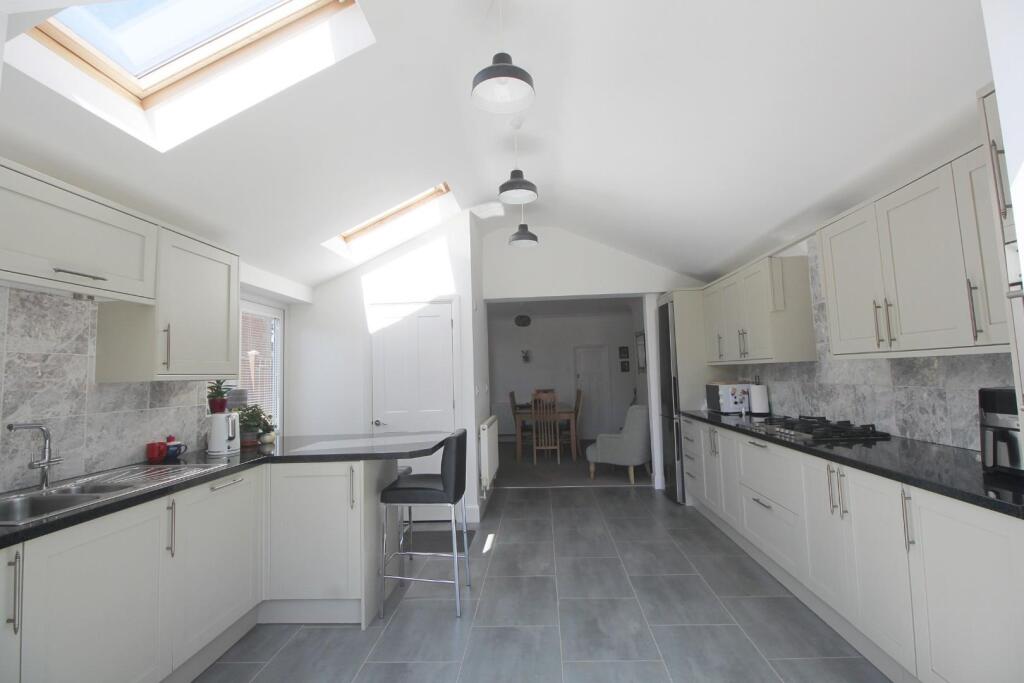 Kitchen 1.JPG