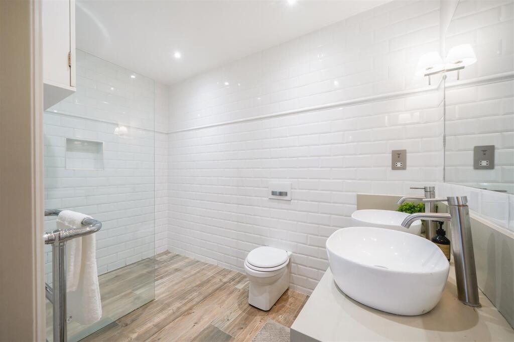 Basement, 19 Sutherland Avenue - F4zdqd968aHB02Iyo