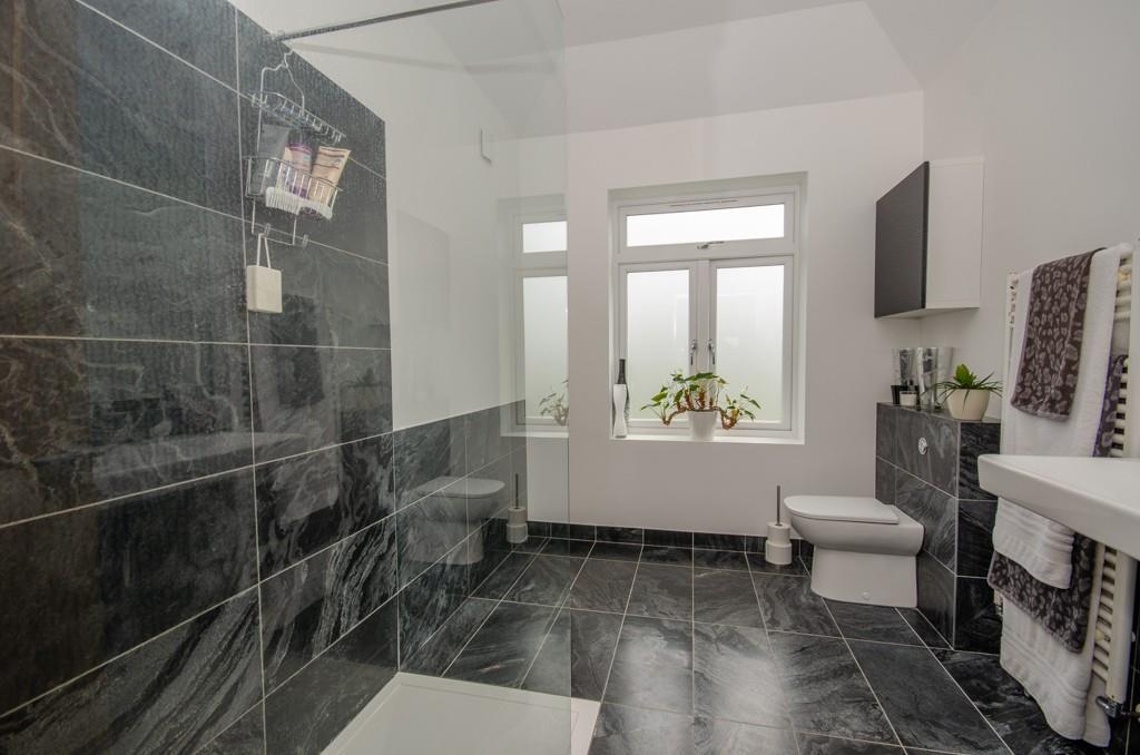 Ensuite.jpg