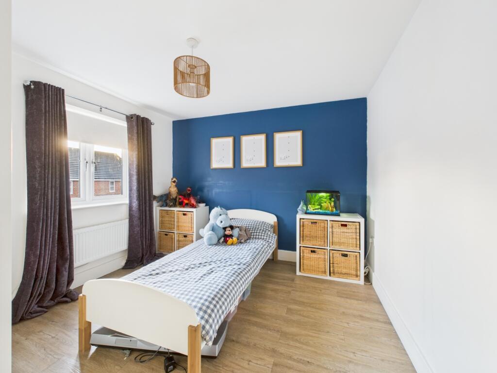 15. CAM04922G0-PR0088-STILL017