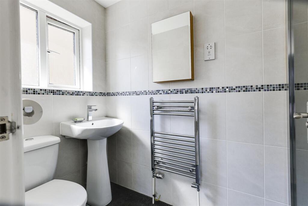 Ensuite.JPG