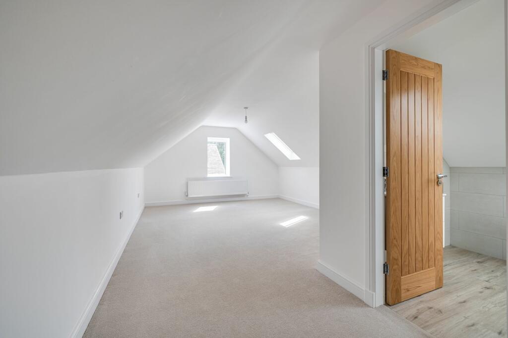 Upstairs bedroom/ dressing room