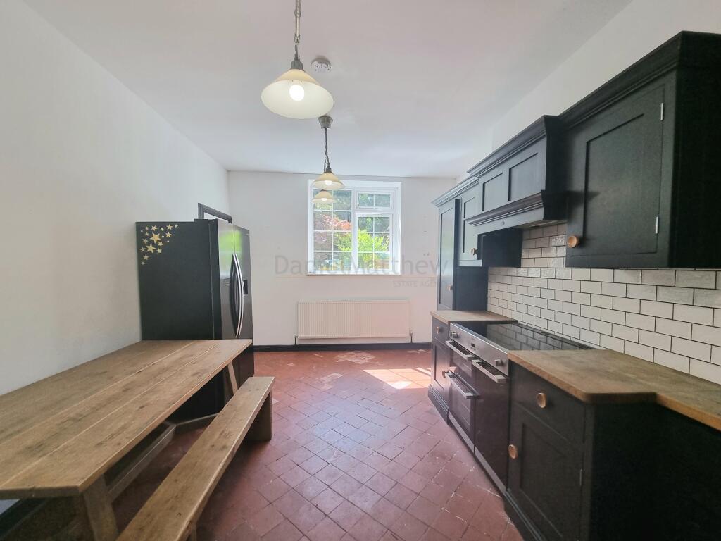 Kitchen/ Breakfast Room