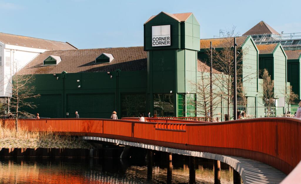 Corner Corner - Canada Water