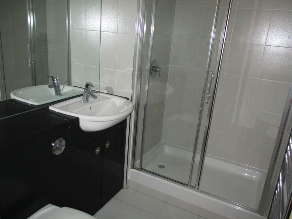 Ensuite.JPG