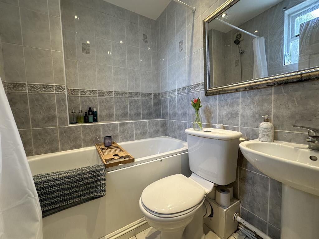 Bathroom.JPG