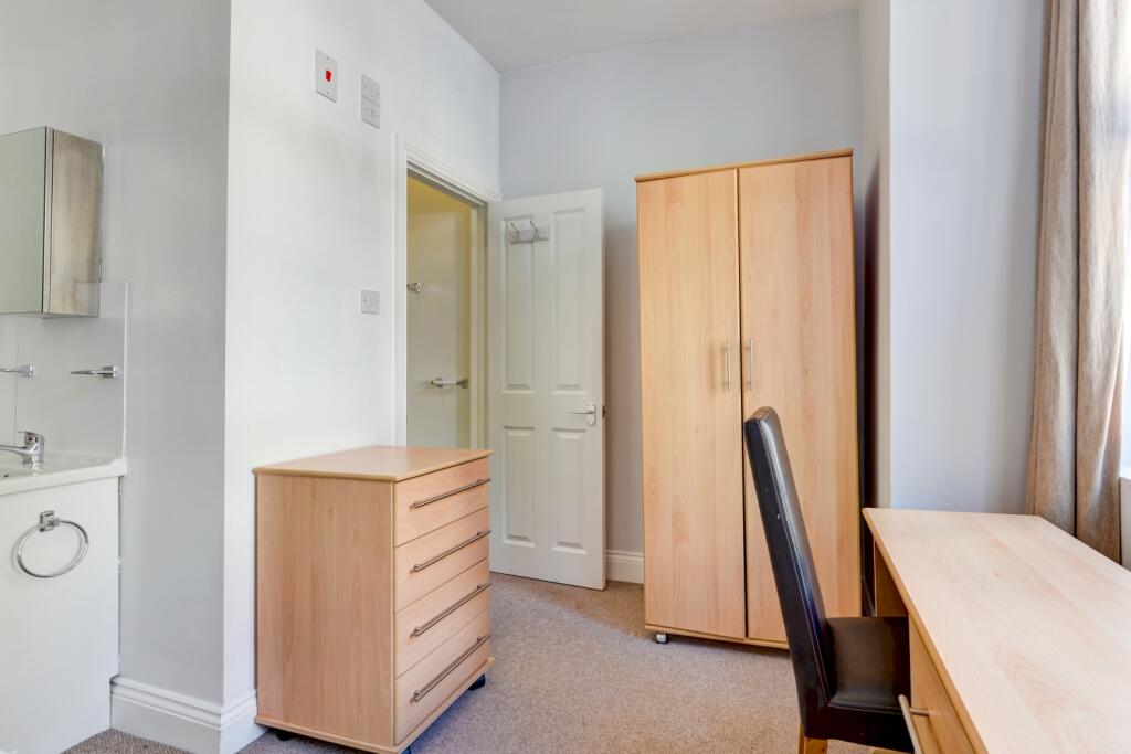22 Freshfield Street Bedroom 1
