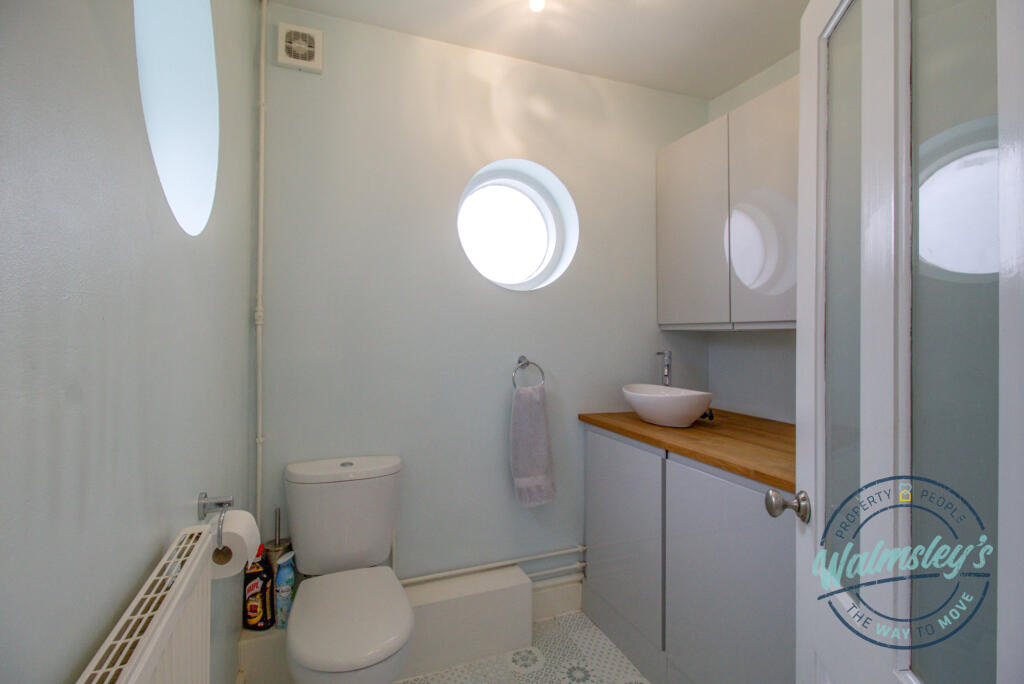 Utility &amp; cloakroom