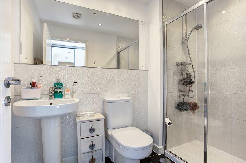 EN SUITE