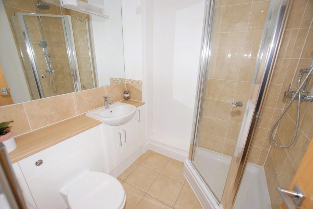 En-Suite Shower rm