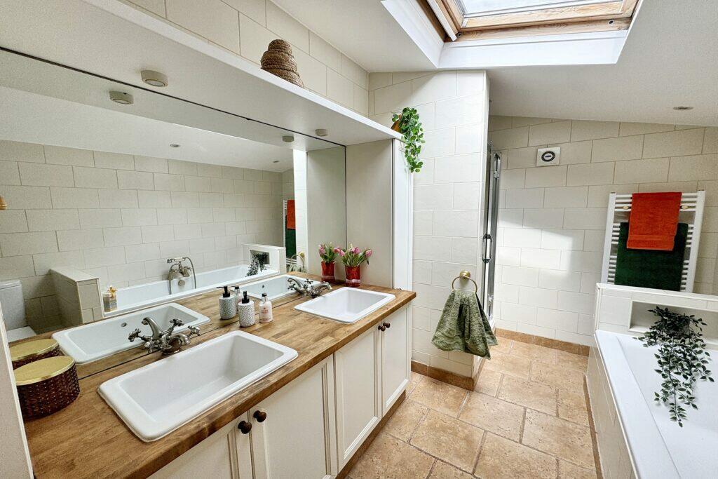 Glenhurst, Flint Hill Bank - Bathroom