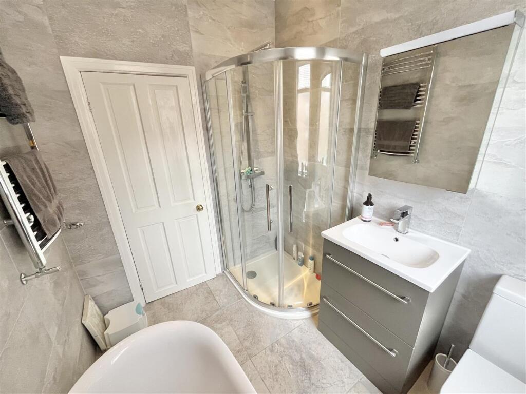 Bathroom Aspect 2