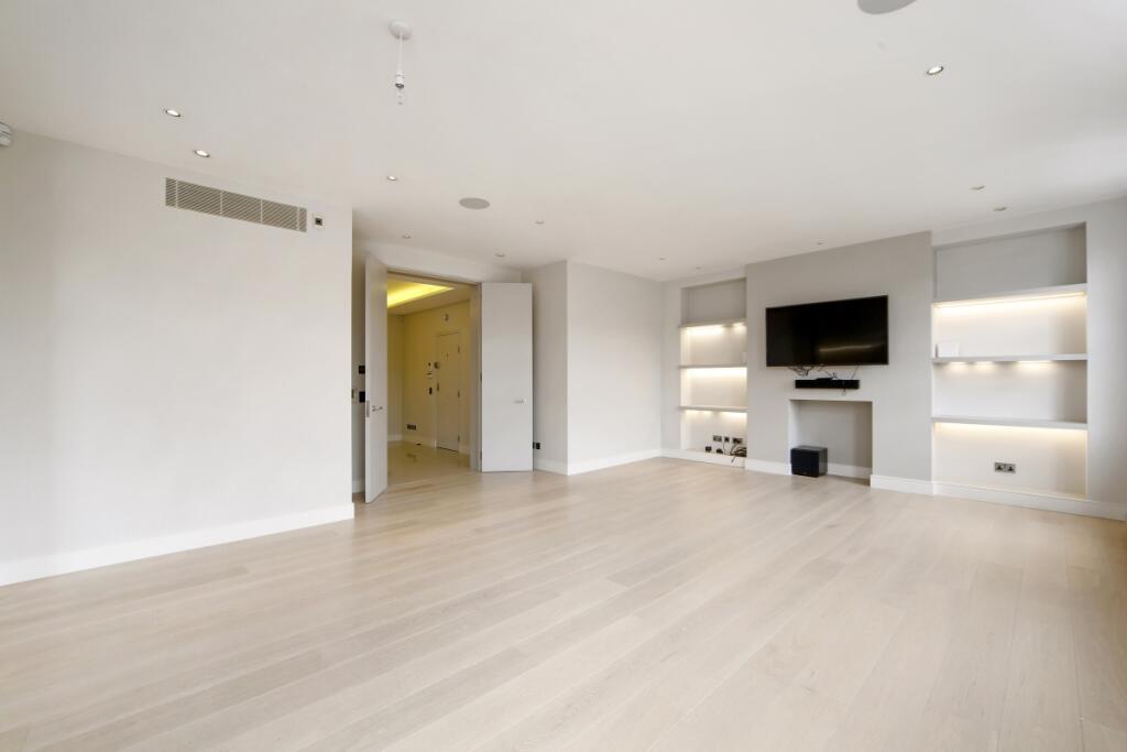 6, 93 Eaton Place...