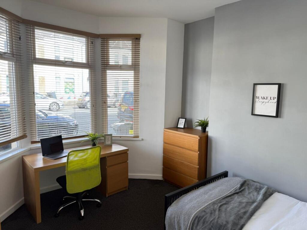 Call 02920 668585 to secure your viewing _11