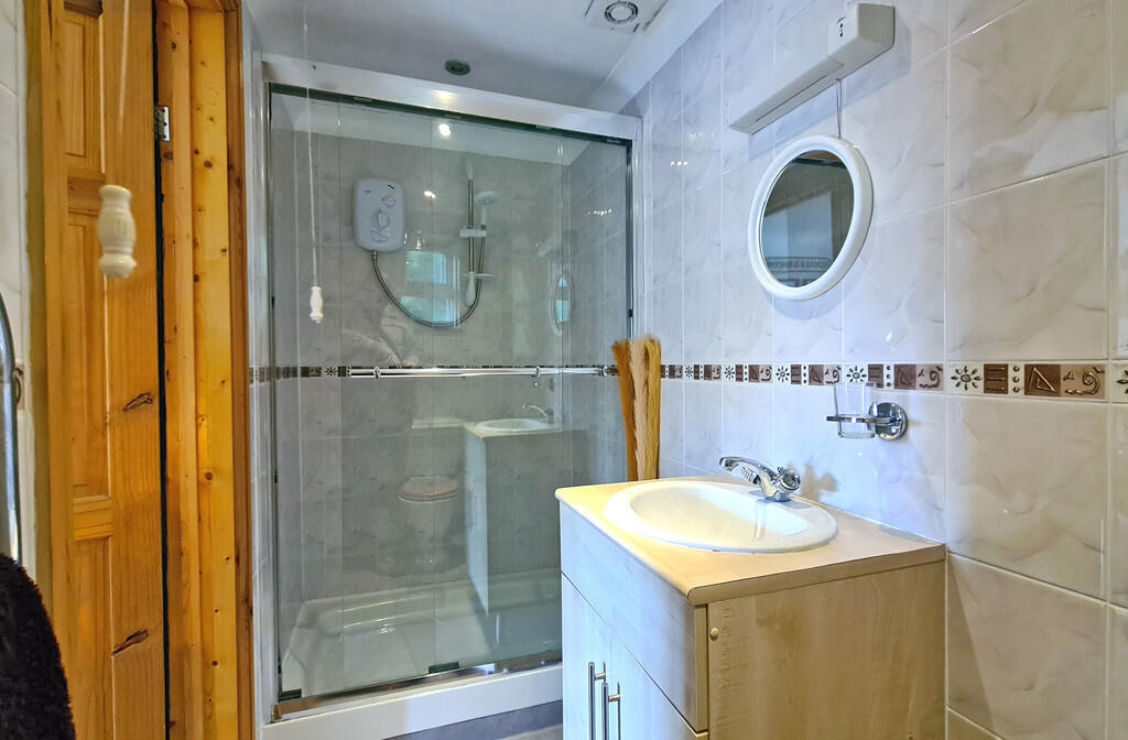 shower annexe