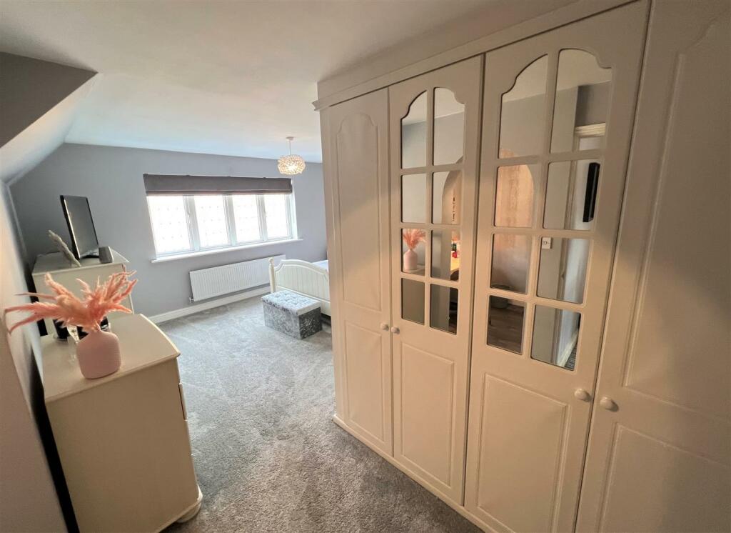 Bedroom 1Dressing.JPG