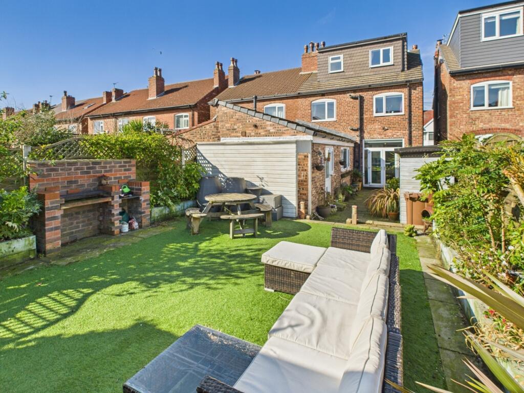 CAM02386G0-PR0117-STILL047