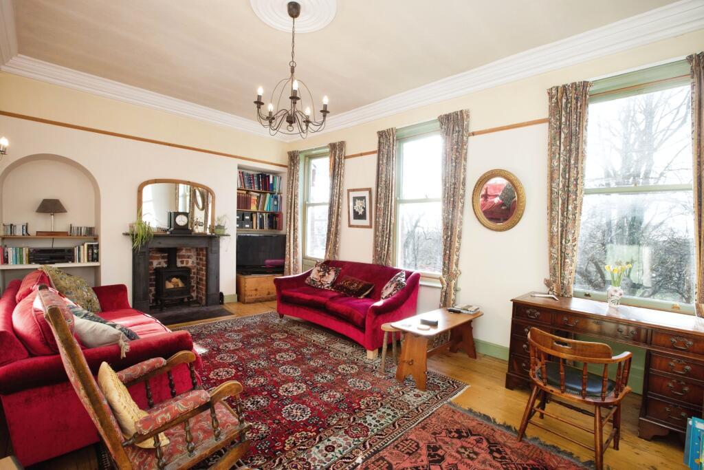 First floor lounge/ bedroom