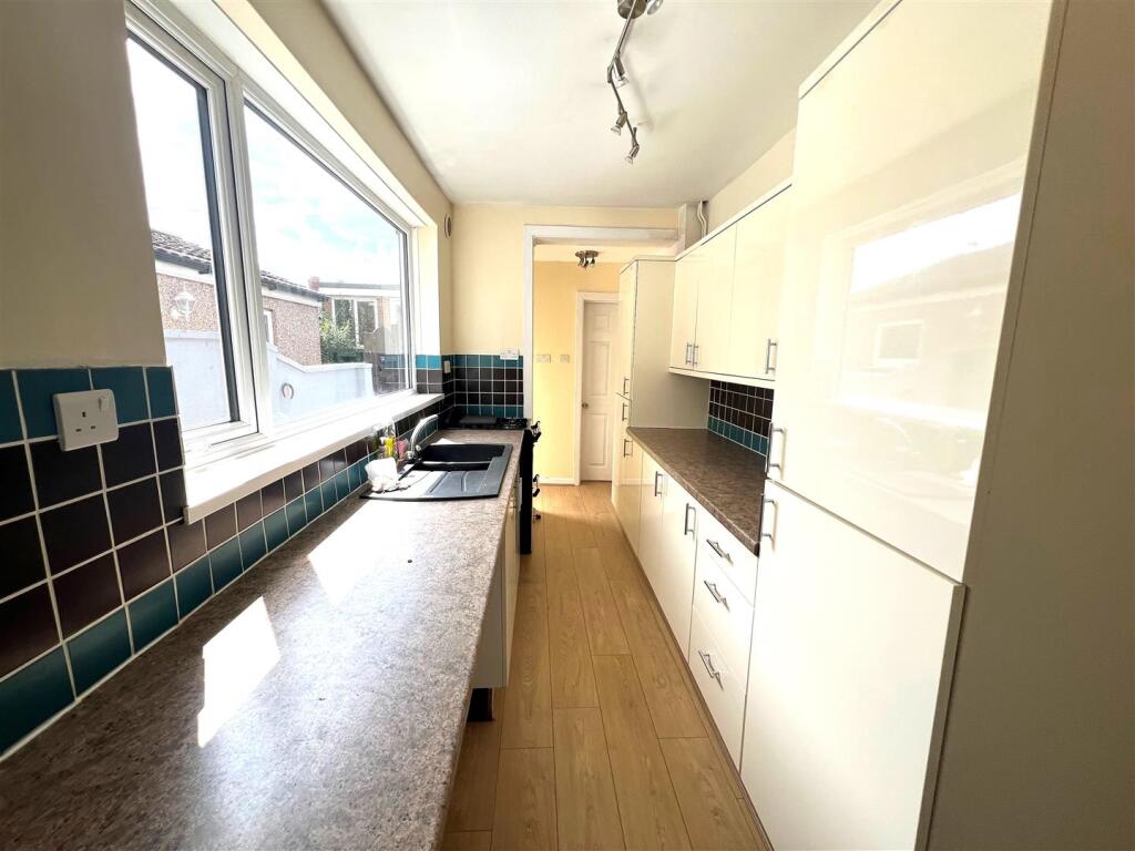 kitchen1.jpg