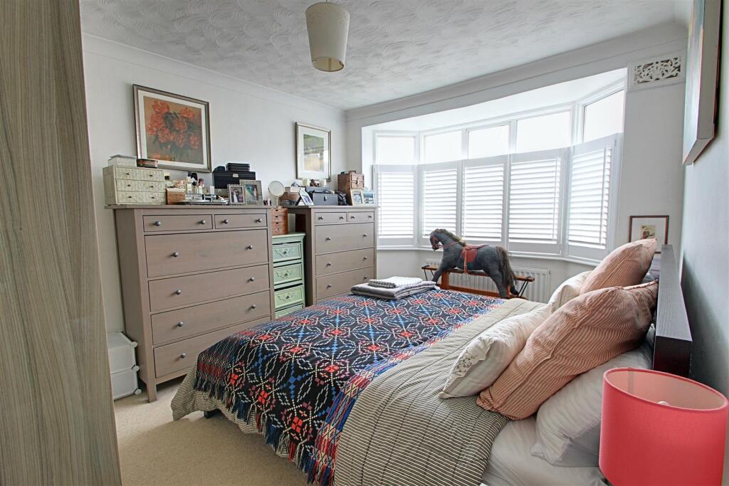 Bedroom 1.jpg