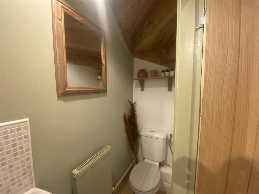 xDownstairs Toilet1.jpg