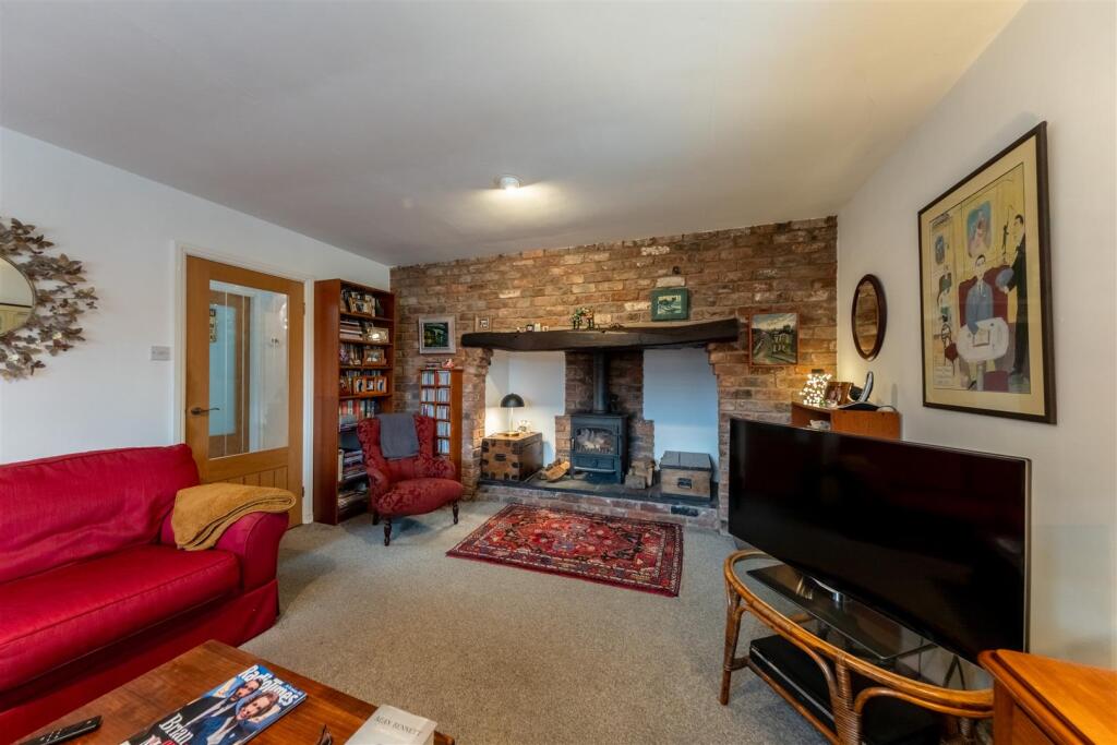 7 Hallowsgate Court-009.jpg