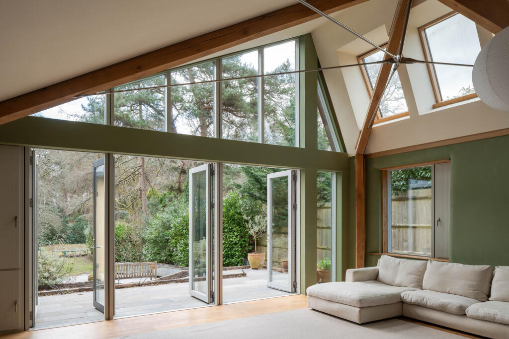 269106 - Whinwhistle Road, East Wellow SO51 6BH...