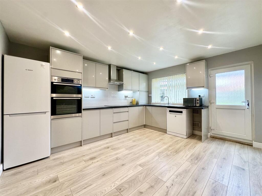 Kitchen/Dining