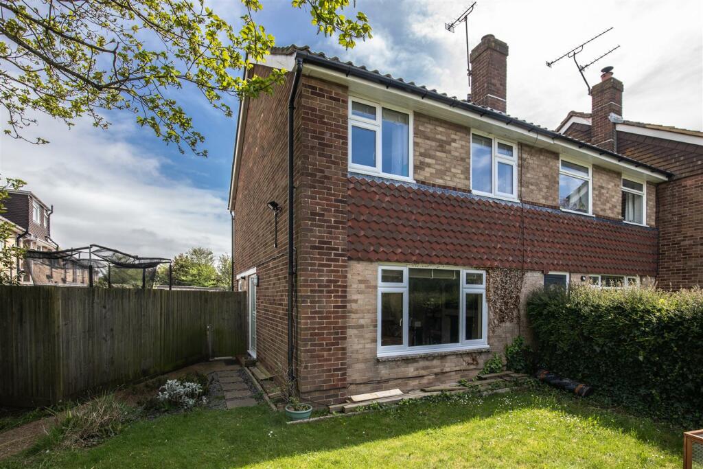 2 Somerset Close2.jpg