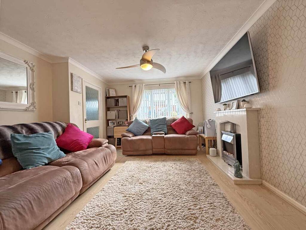 Battershall Close 9 - Lounge Front.jpg