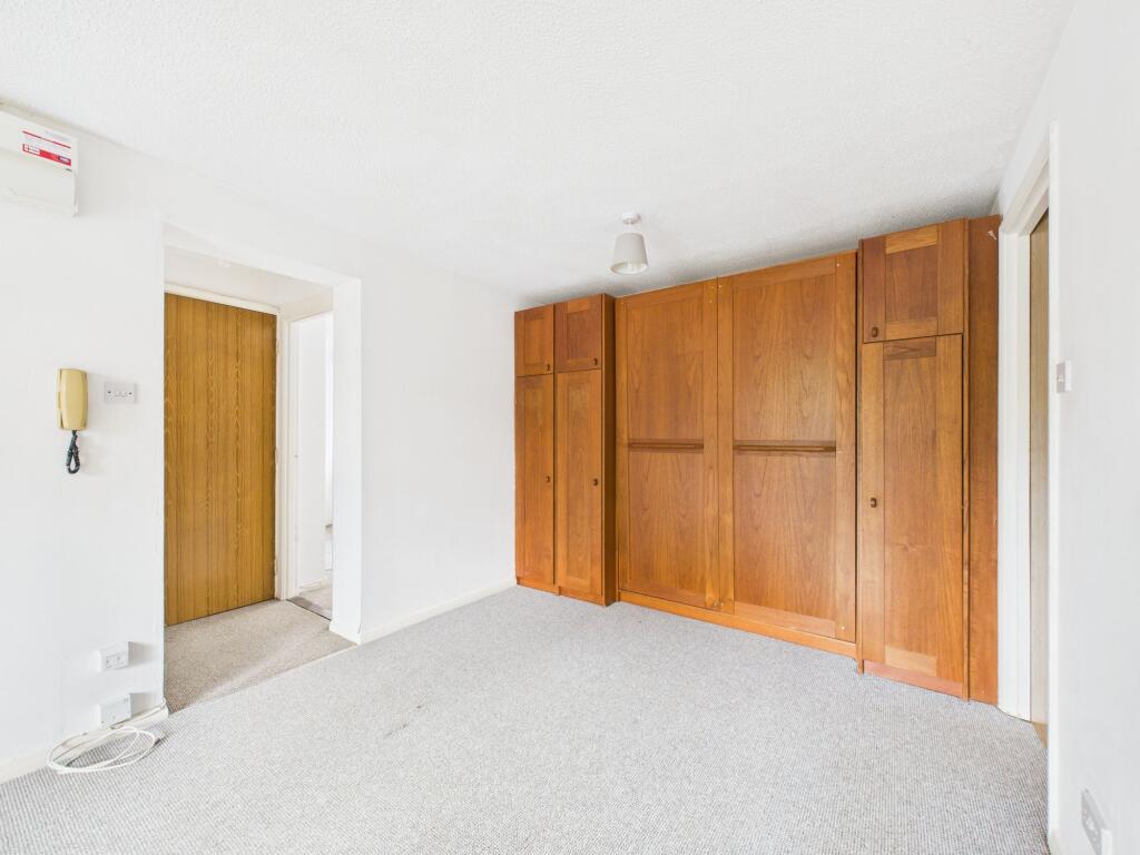 Open Plan Living (Pullout Bed)