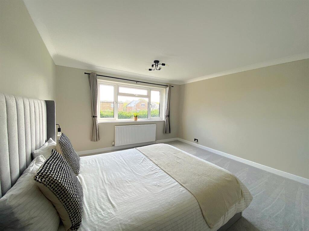 10 Brampton Ct - Bed2.jpg