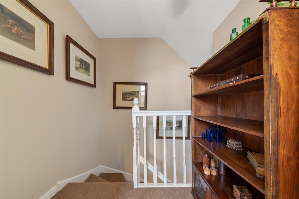3 Childsbridge Farm Place 7.jpg