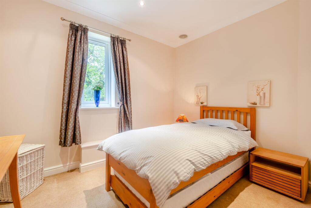 8550186-interior23.jpg