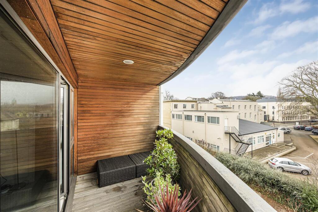 Balcony 2.jpg