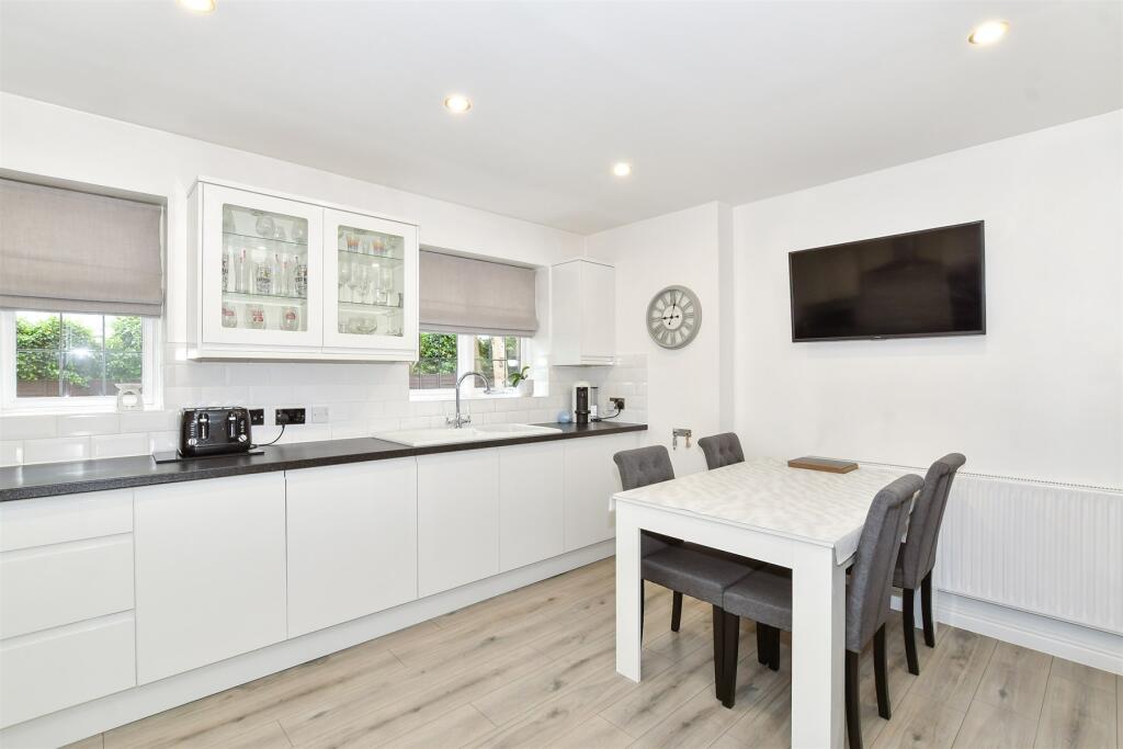 Kitchen/Breakfast Room