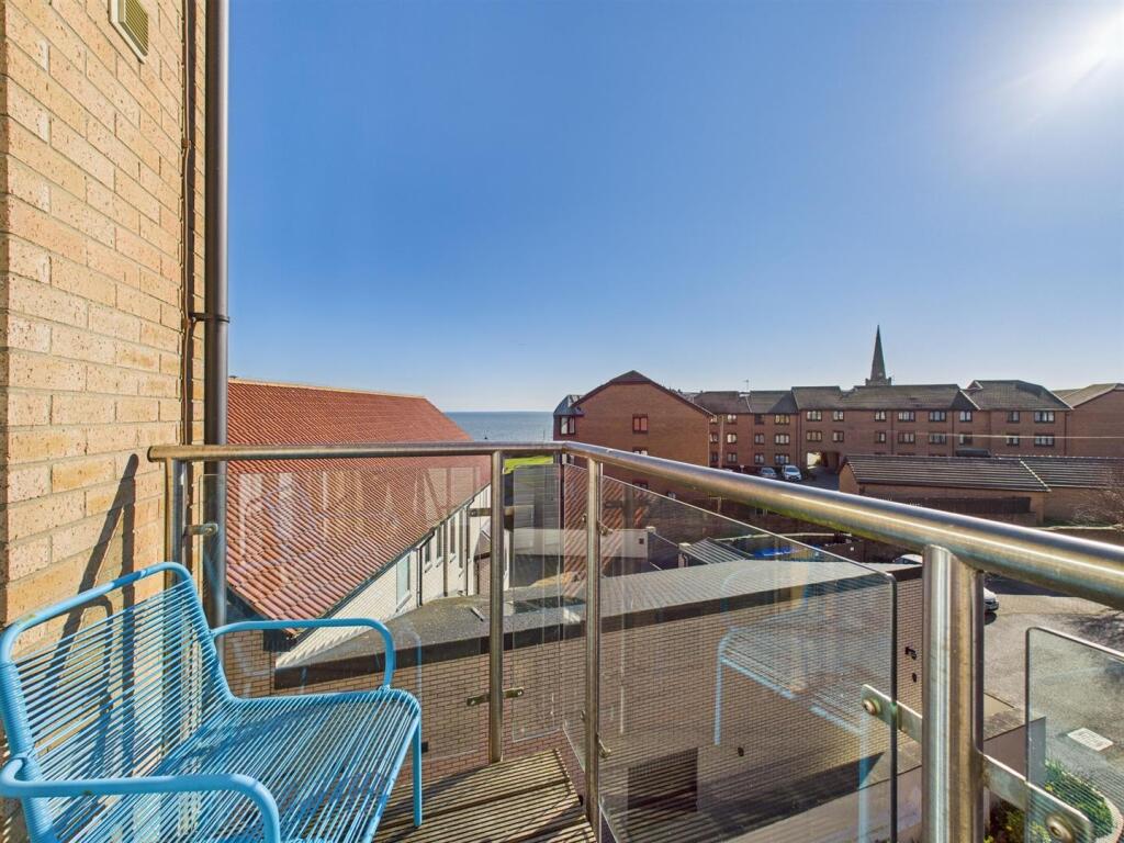 Outer balcony: