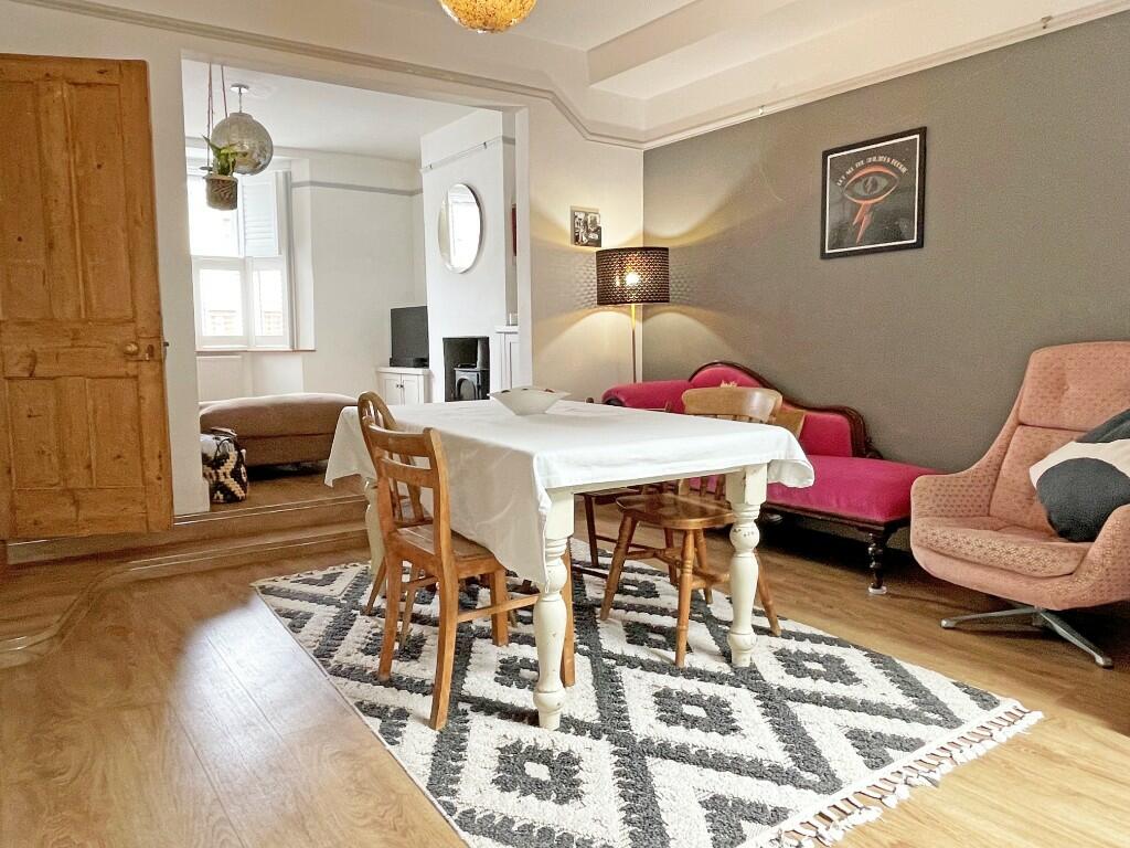 Lounge/Dining Room