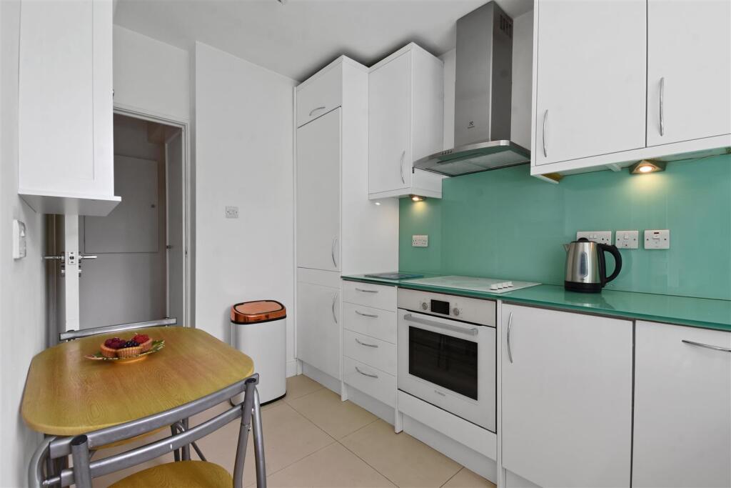 10-7a70GCWT - 37 Sheffield Terrace - Kitchen 2-Ori